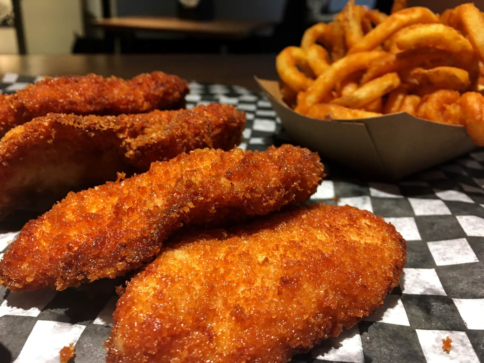 chef-on-call-montreal-delivery-restaurant-chicken-tender-curly-fries