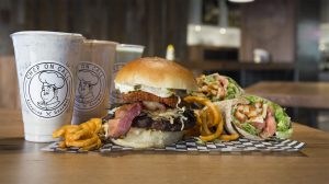 hamburger with bacon oignon rings french fries